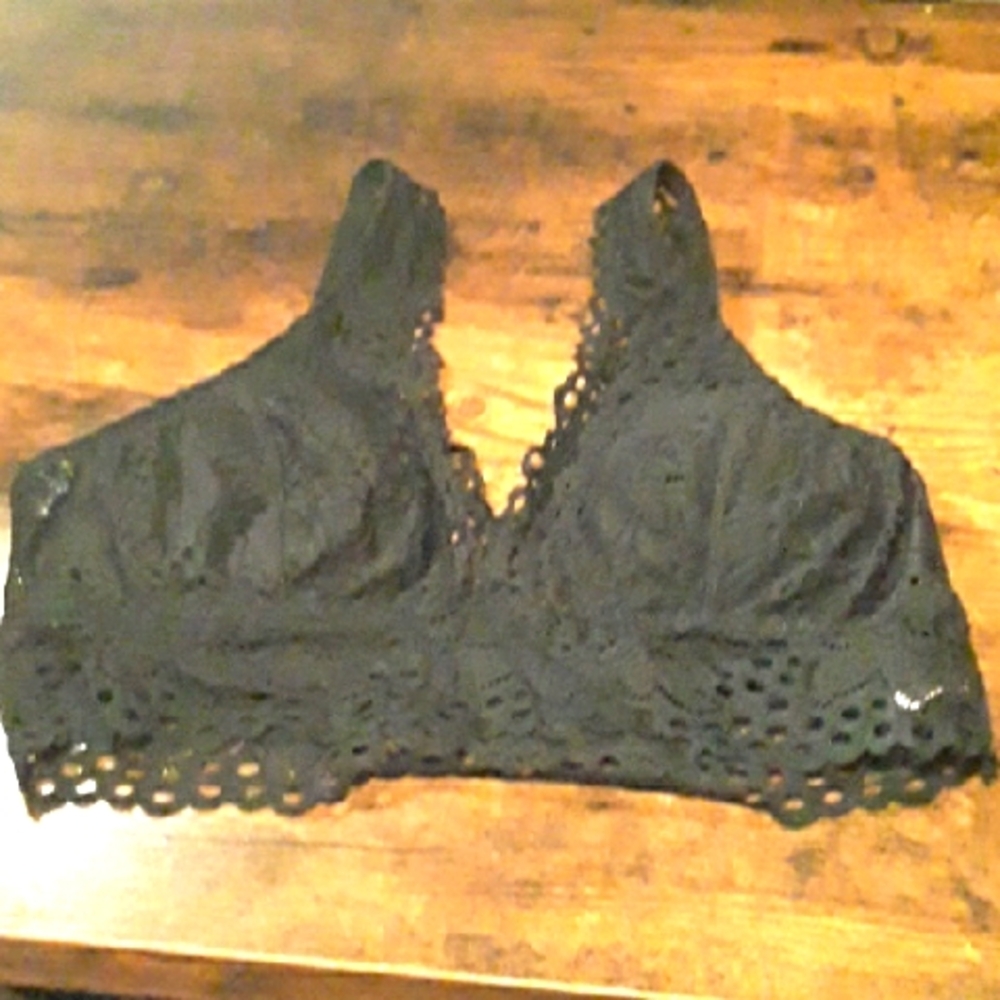NWOT True Medium Black Lace Padded Bralette